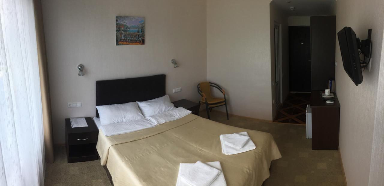 Iceberg Hotell Pizunda Exteriör bild