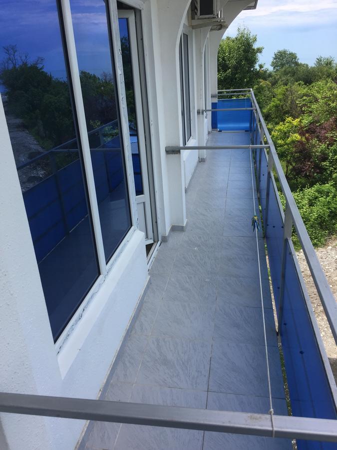 Iceberg Hotell Pizunda Exteriör bild