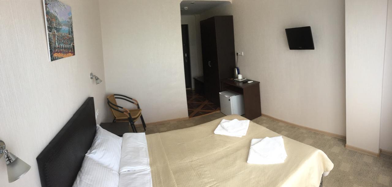 Iceberg Hotell Pizunda Exteriör bild